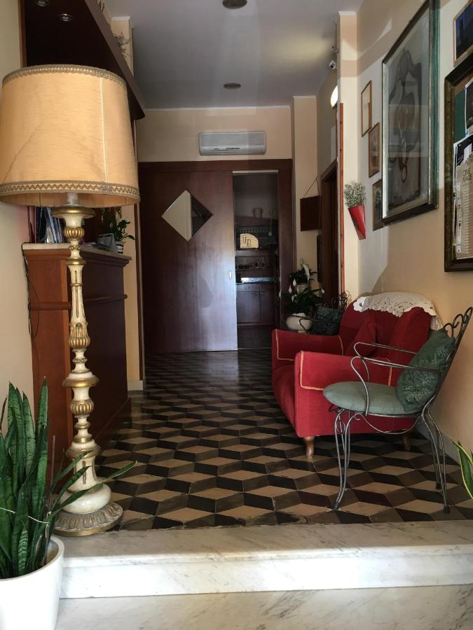 Hotel Mare Blu Лидо Ди Камайоре Екстериор снимка